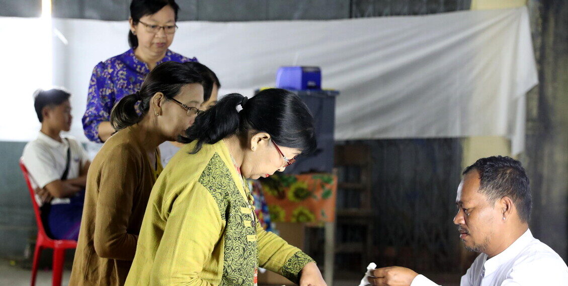 Aprono le urne in Myanmar, partito filo-militare è favorito