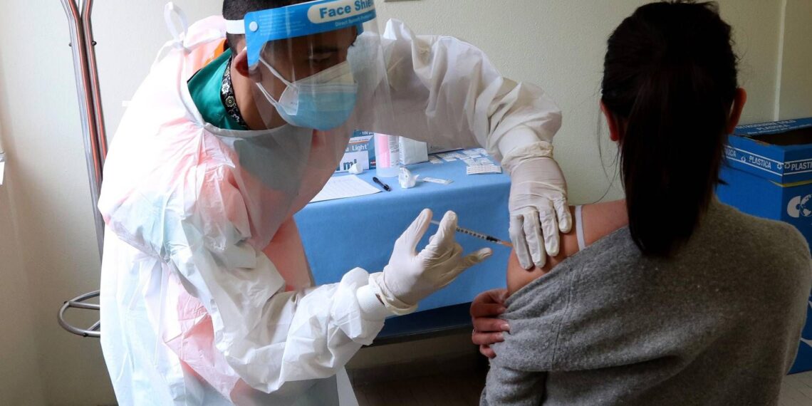 Vaccini, l’effetto giovinezza dell’anti-zoster: l’invecchiamento biologico rallenta