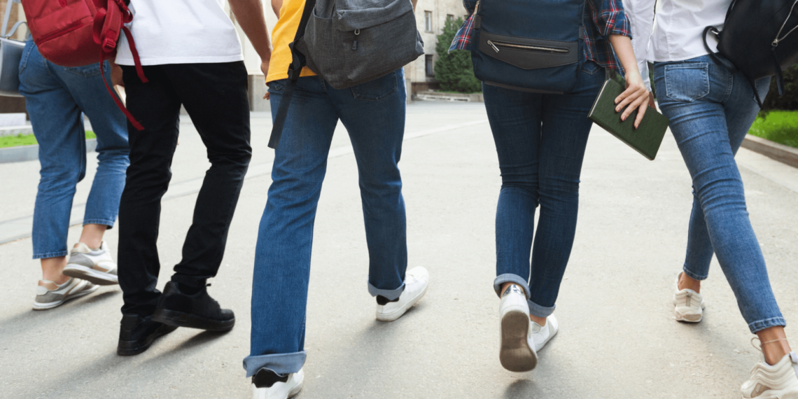 Metal detector a scuola su richiesta, la circolare anti coltelli di Valditara e Piantedosi