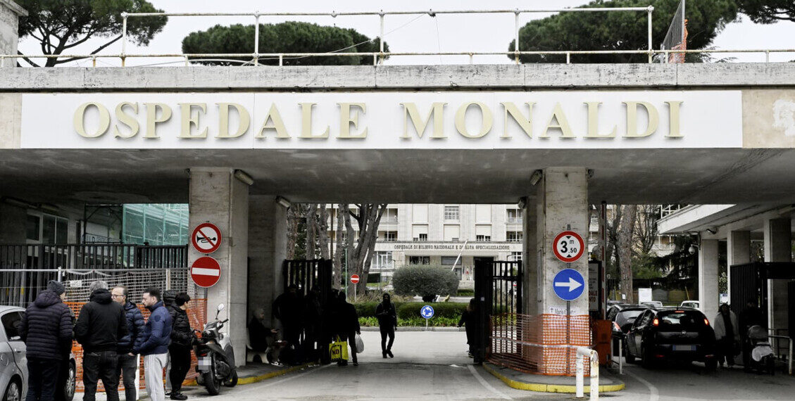 Il lungo addio al bimbo: ‘Condizioni in rapido peggioramento’