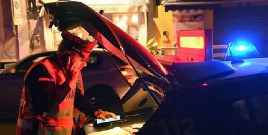 Morto colpito da coltello sul balcone di casa in Lunigiana