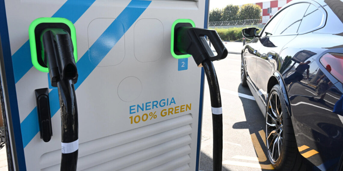 Auto elettriche, dietrofront sugli investimenti: svalutazioni per 100 miliardi di dollari