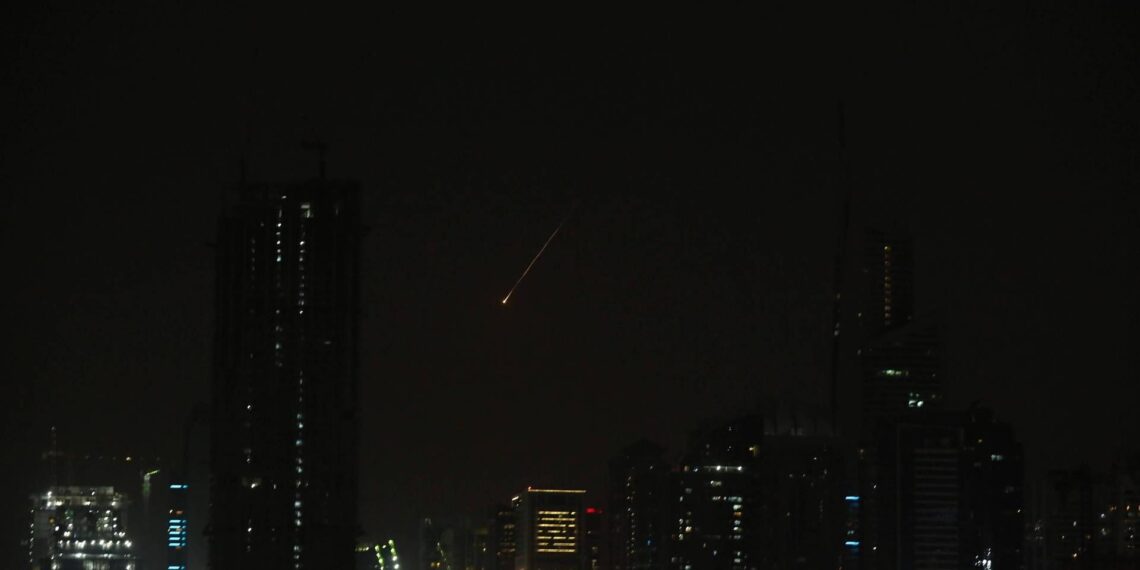 Iran, manager bloccato a Milano: “A Dubai c’è la mia famiglia, missili in area dove viviamo”