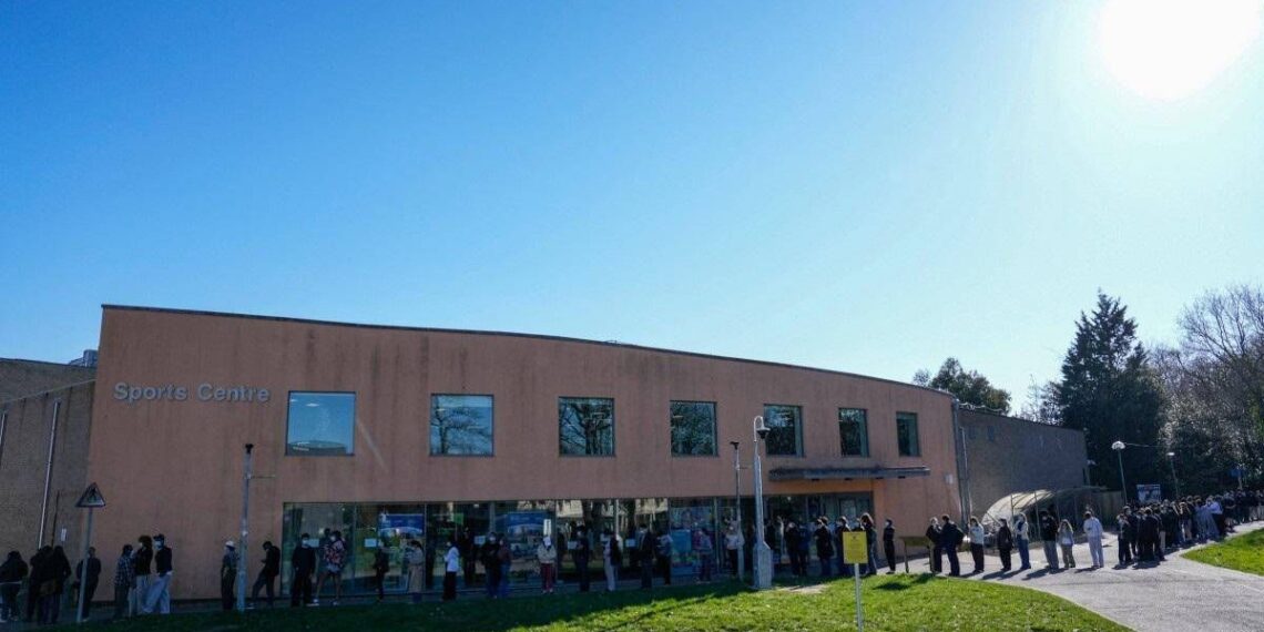 Meningite Uk, ipotesi esperti: “Ceppo MenB potrebbe essersi evoluto diventando più trasmissibile”