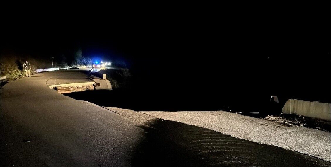 Frana strada provinciale su Monti Dauni, bus si ferma a pochi metri da voragine