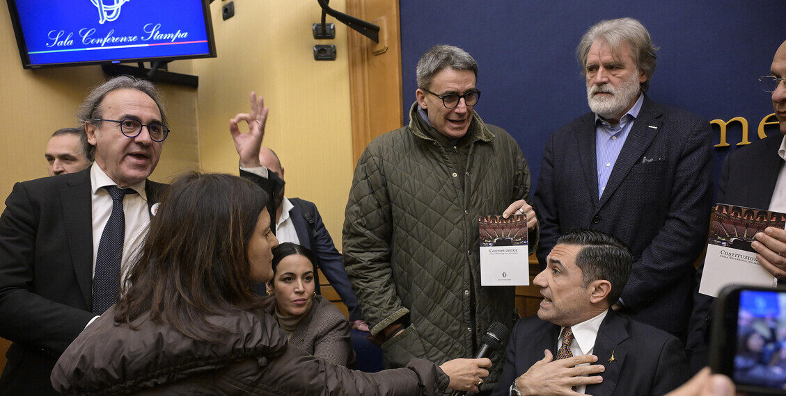 Deputati sospesi per la conferenza di Casapound, opposizioni all’attacco