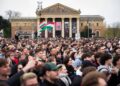 Ungheria, decine di migliaia al mega evento contro Orban alla vigilia del voto
