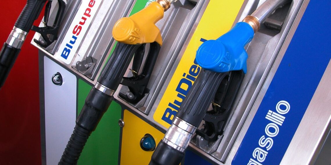 Gasolio oltre i 2,15 euro, record storico in Italia e continuano gli aumenti