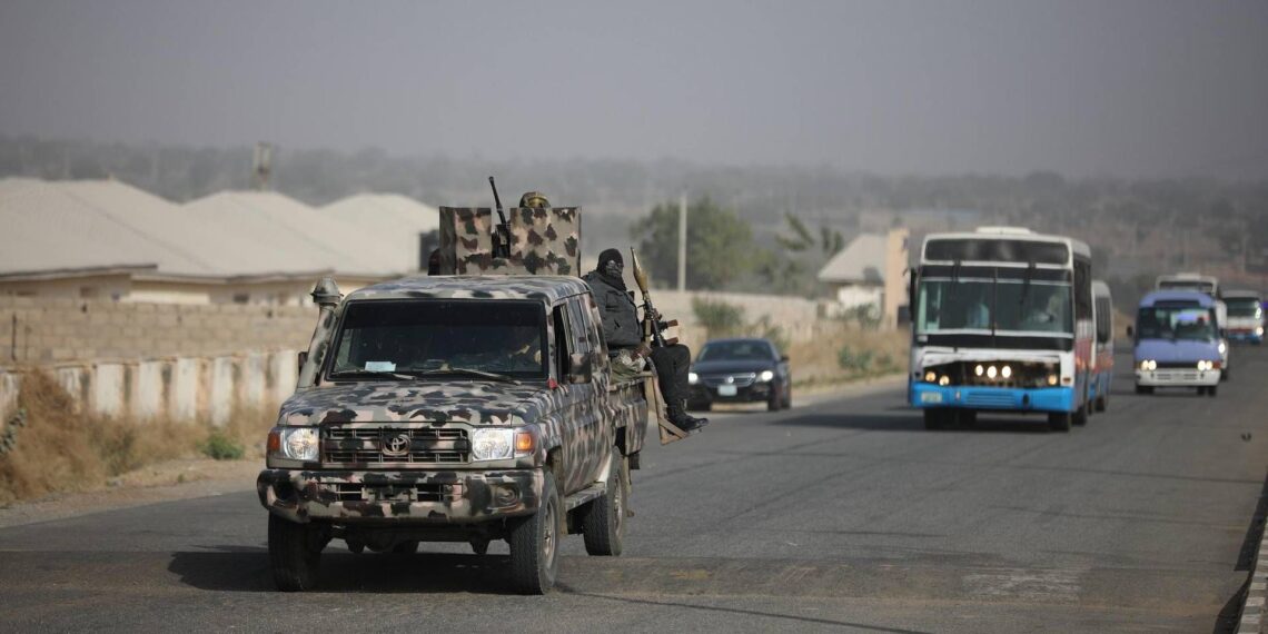 Nigeria, raid aereo dei militari contro mercato nel nordest: almeno 100 morti