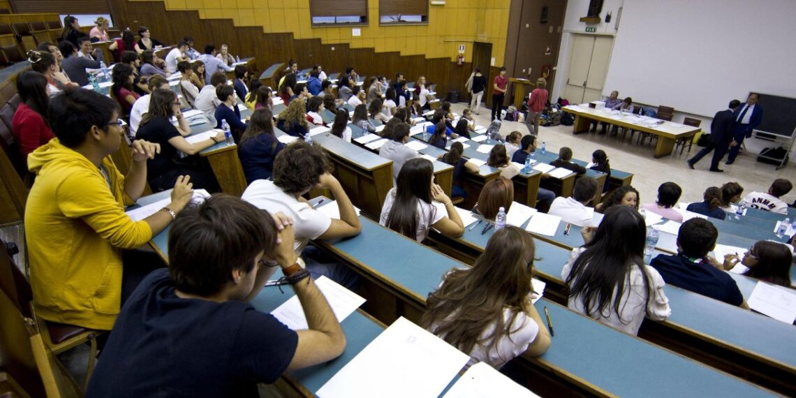 Reddito di merito, 1.000 euro al mese agli studenti universitari in Calabria