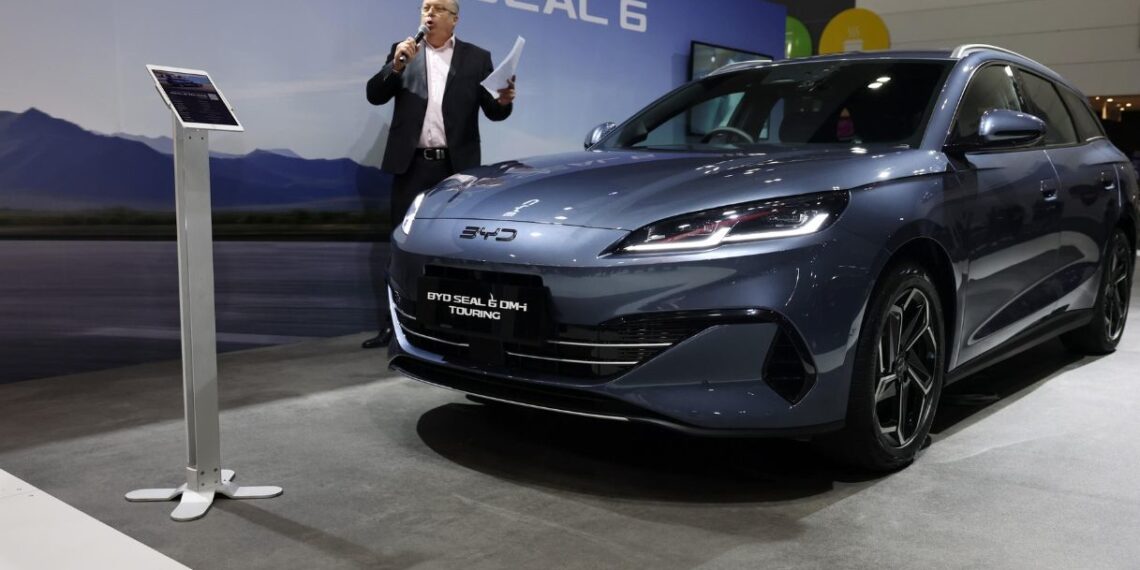 L’avanzata di BYD, il colosso delle auto elettriche sfida i marchi di auto storici: il piano