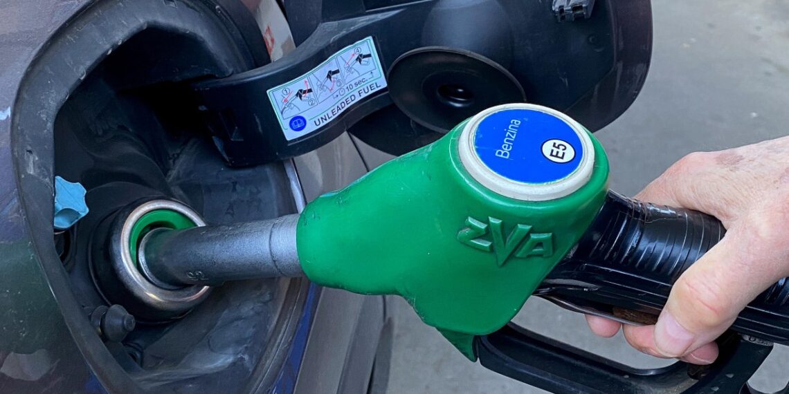 Petrolio in calo a 80 dollari con l’accordo Usa-Iran, quando scenderà anche la benzina