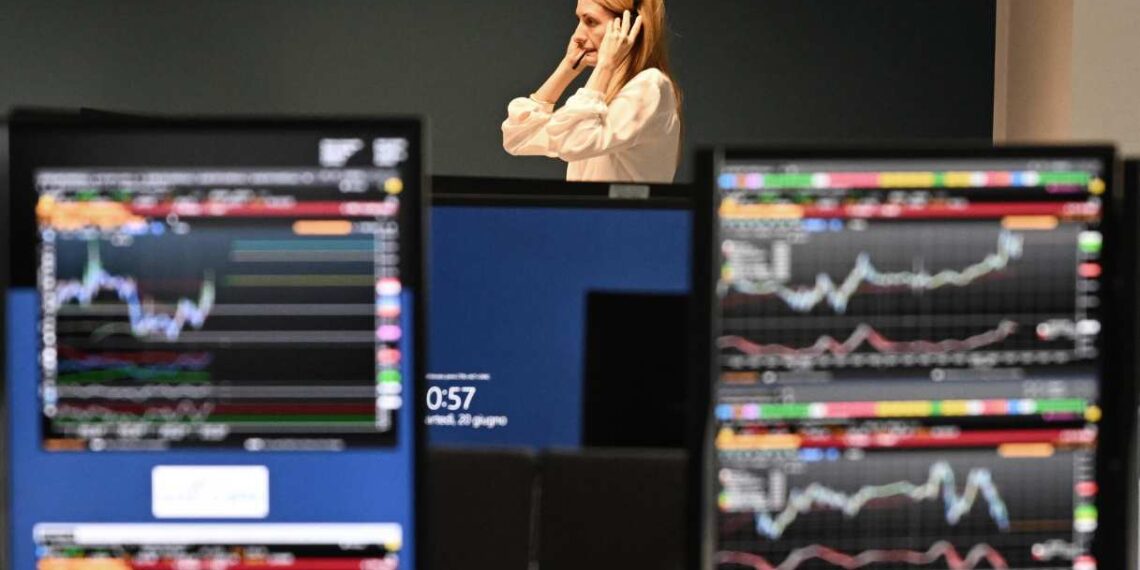 Le Borse chiudono deboli,  regge Milano. Prosegue l’incertezza sul Medio Oriente