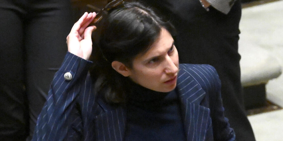 Tensione nel campo largo su Kiev e il riarmo, i centristi incalzano