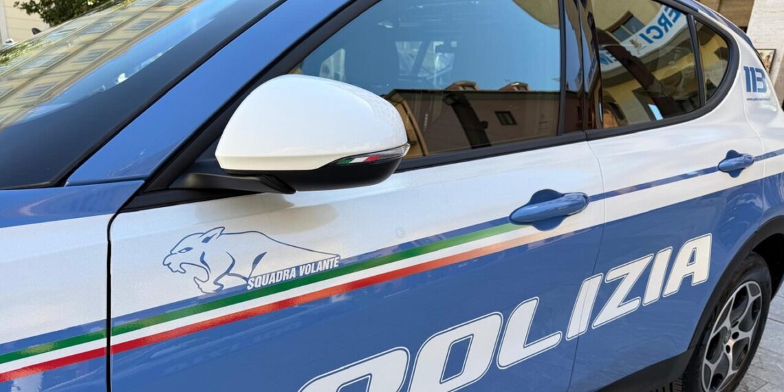 Ucciso con una coltellata in casa nelle Marche, sospetti sulla compagna
