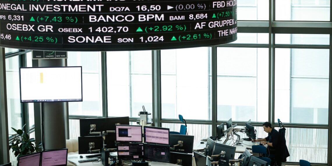 Lo spread tra Btp e Bund cresce a 82 punti base, rendimenti al 3,93%: perché i mercati sono instabili
