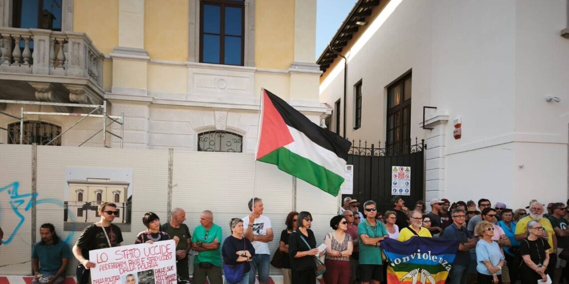 Oltre 200 manifestanti a Udine contro indifferenza per morte Fakir
