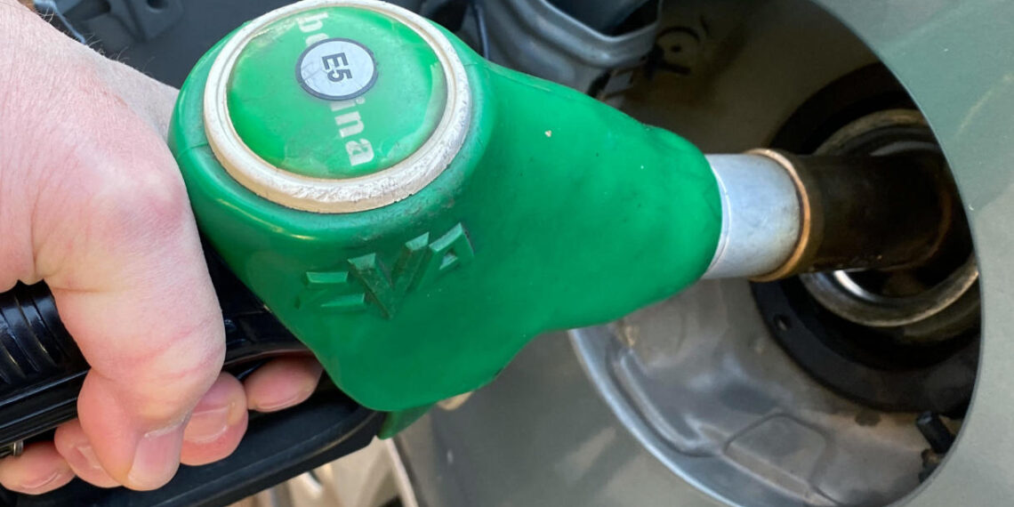 Carburanti, dopo lo stop al taglio delle accise risalgono i prezzi di benzina e gasolio