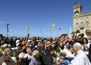 A San Marino, il pranzo con le agostiniane, la messa in spiaggia