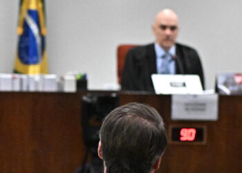 Brasile, il giudice Moraes riapre le visite a Bolsonaro ma Flávio resta escluso