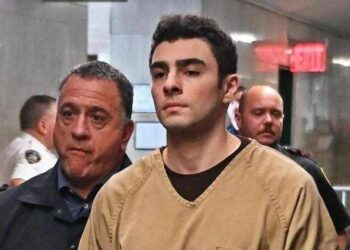 Luigi Mangione, processo rinviato dopo la dichiarazione di colpevolezza