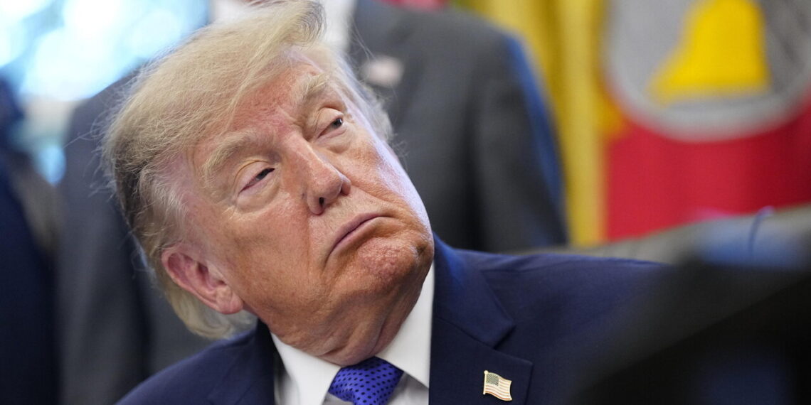 Bufera su Trump per lo spot pagato dai contribuenti, ‘repubblica delle banane’