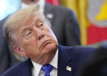Bufera su Trump per lo spot pagato dai contribuenti, ‘repubblica delle banane’