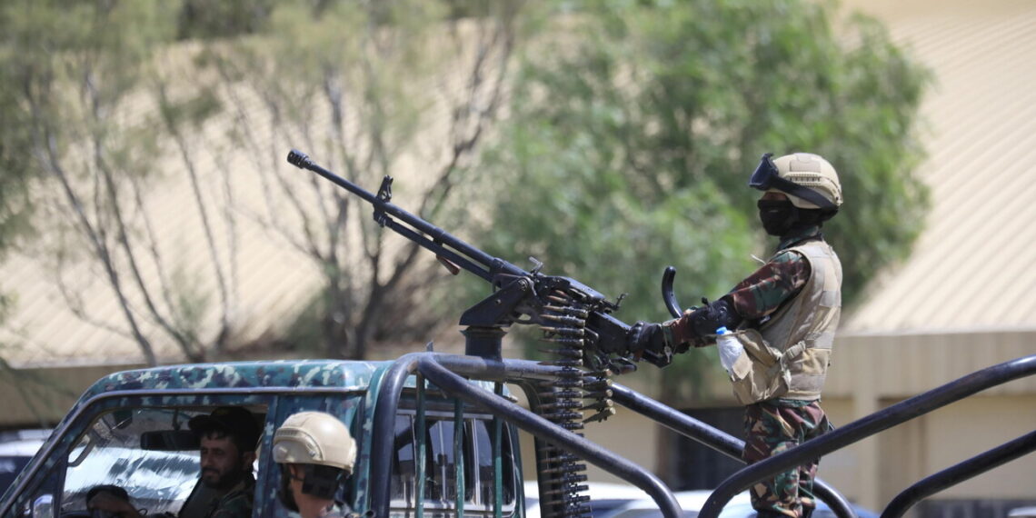 Houthi, ‘colpita una base militare saudita con missili balistici e droni’