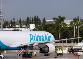 Aereo Amazon fuori pista a Miami, ‘cinque morti e vari feriti’