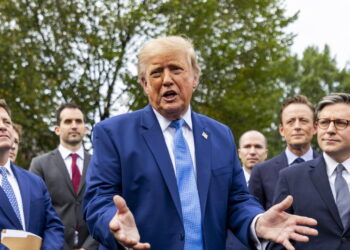 Trump firma ordine esecutivo, ‘inaugura l’era della Super Intelligenza’