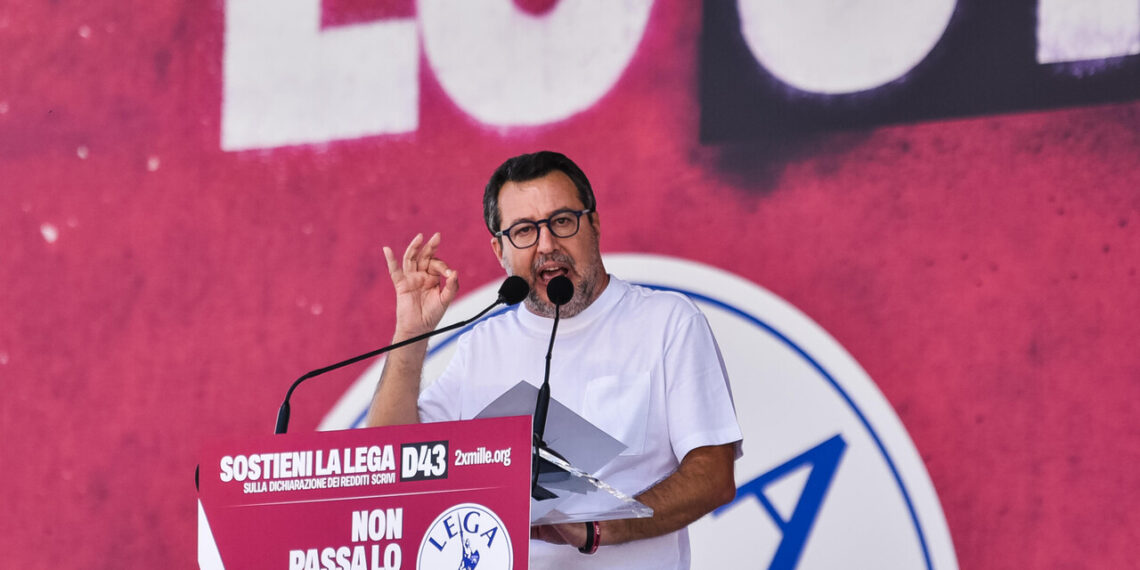Lega, la mossa di Salvini a Pontida: congresso straordinario a ottobre