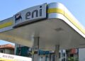 Eni, il tetto ai carburanti conviene: quanto ci guadagna davvero la compagnia