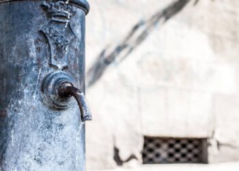 Meteo, afa allenta la presa: venerdì zero bollini rossi e 12 città in giallo