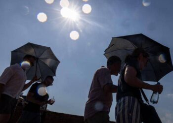 Domenica di sole e gran caldo sull’Italia, ancora bollini arancioni: le città più ‘bollenti’