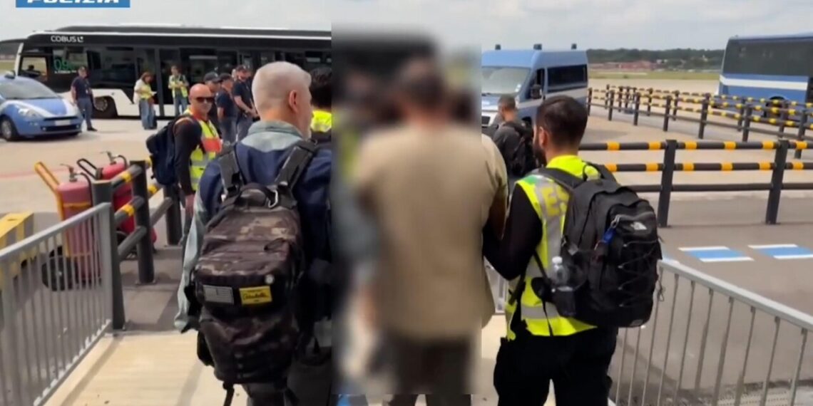 Bloccò la strada Milano-Meda per un video, espulso il trapper Bratan