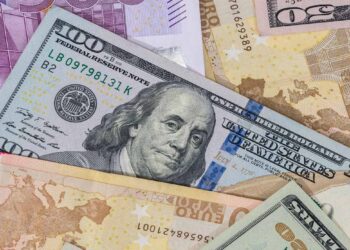Euro ai minimi da tre mesi: chi paga il conto del dollaro forte