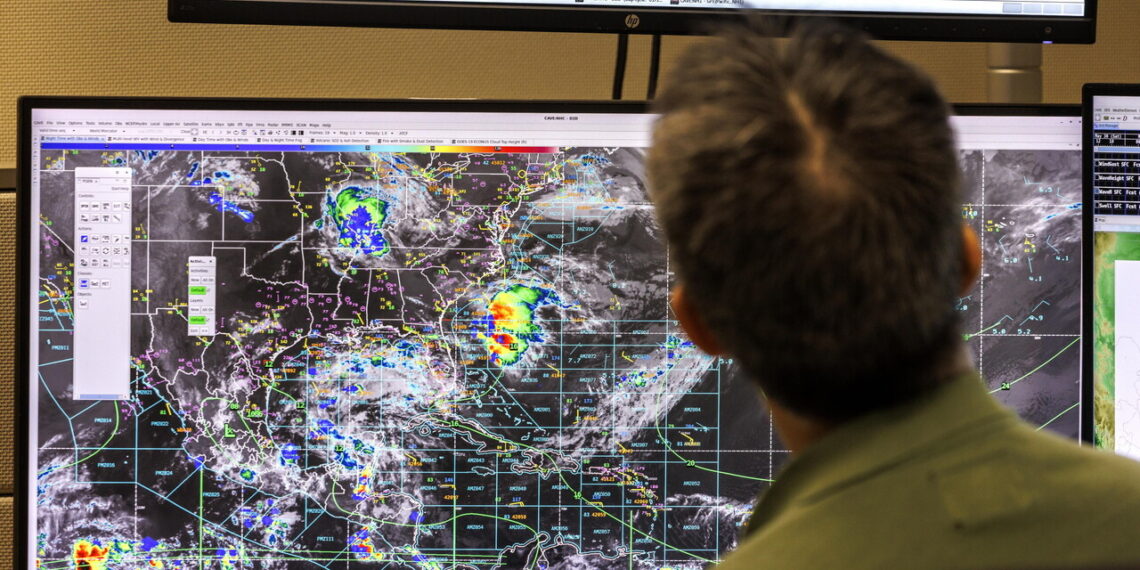 Messico, la tempesta Polo diventa uragano e scatta l’allerta sul Pacifico