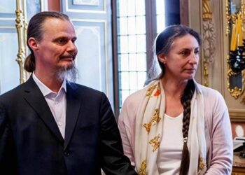 Famiglia nel bosco, bambini torneranno a casa “per poche ore”