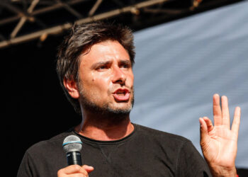 Ansia per Di Battista, amici e famiglia mantengono il riserbo