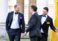 Harry fa la sua prima apparizione pubblica dopo il ritorno a Londra. Meghan non è al suo fianco
