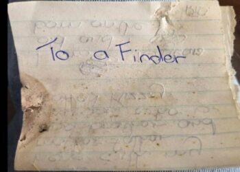 Ristrutturano casa e trovano una lettera di 44 anni fa: “A chi mi troverà…”
