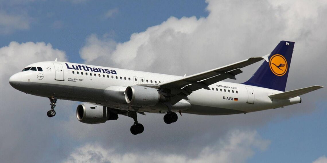 Power bank prende fuoco su aereo di Lufthansa: volo Francoforte-Lisbona dirottato a Lione