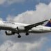 Power bank prende fuoco su aereo di Lufthansa: volo Francoforte-Lisbona dirottato a Lione