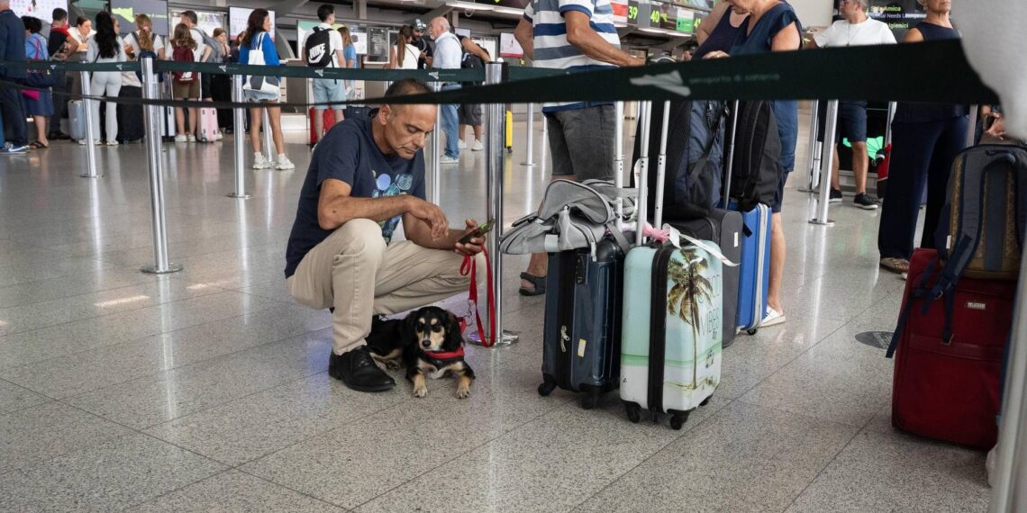 Etna, aeroporto di Catania chiuso: voli sospesi fino alle 12 di lunedì 28 settembre