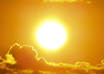 Caldo non cede nel weekend, sabato tornano i bollini arancioni: le città più roventi