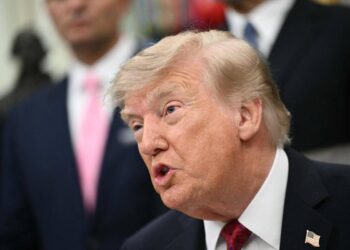 Usa-Iran, il nuovo piano di Trump: ‘mini attacchi’ nello Stretto di Hormuz