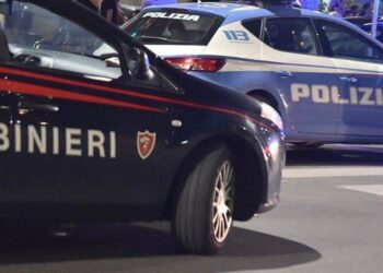 Reggio Emilia, aggredisce donna con cacciavite e investe due persone: fermato 26enne