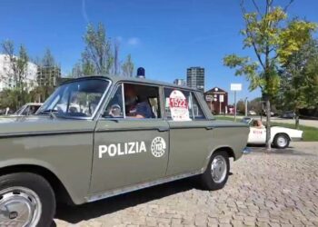 Da Legnano a Milano, la sfilata di auto d’epoca con il numero 1522 per le donne vittime di violenza e stalking