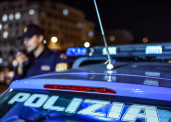 Bloccato dopo inseguimento, ha malore e muore in uffici della polizia