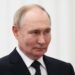 Mosca, droni ucraini contro aeroporti impediscono l’atterraggio di Putin